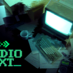 Radiotext-Keyart mit Retro-Computer und grünem Spieltitel